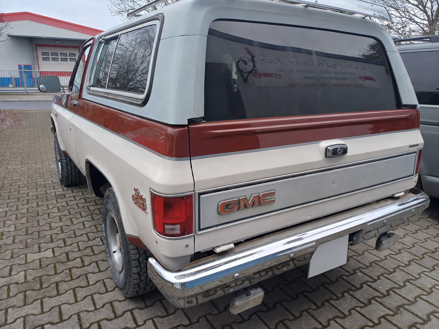 GMC Jimmy – Komplettlackierung: Fertiges Fahrzeug – Heck