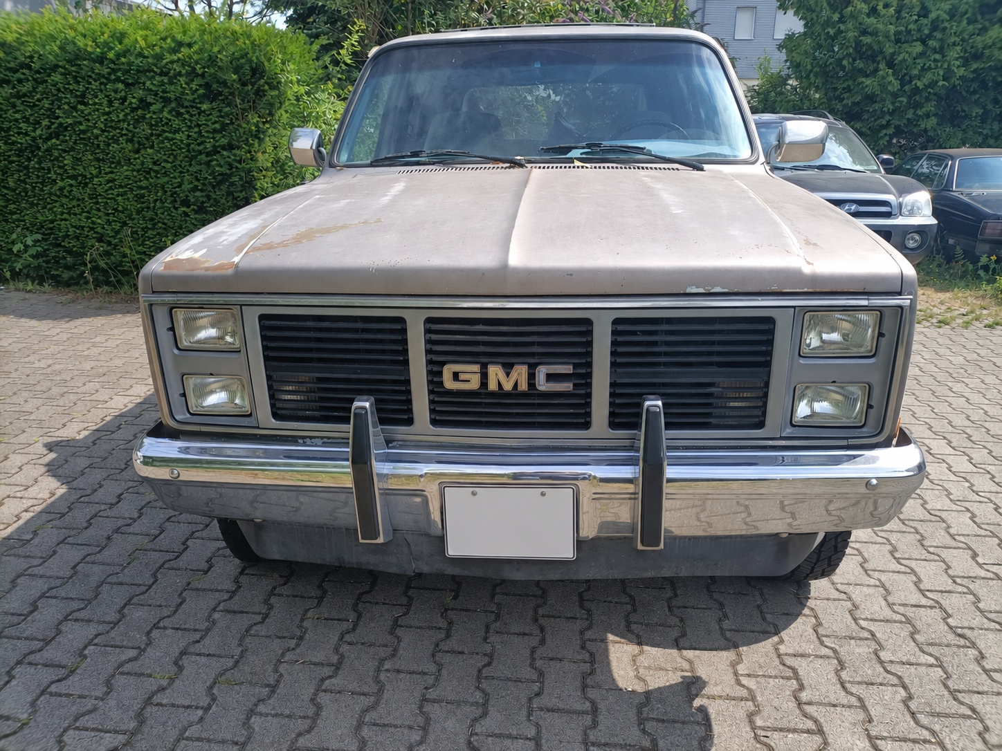 GMC Jimmy – Komplettlackierung: Ausgangszustand – Front