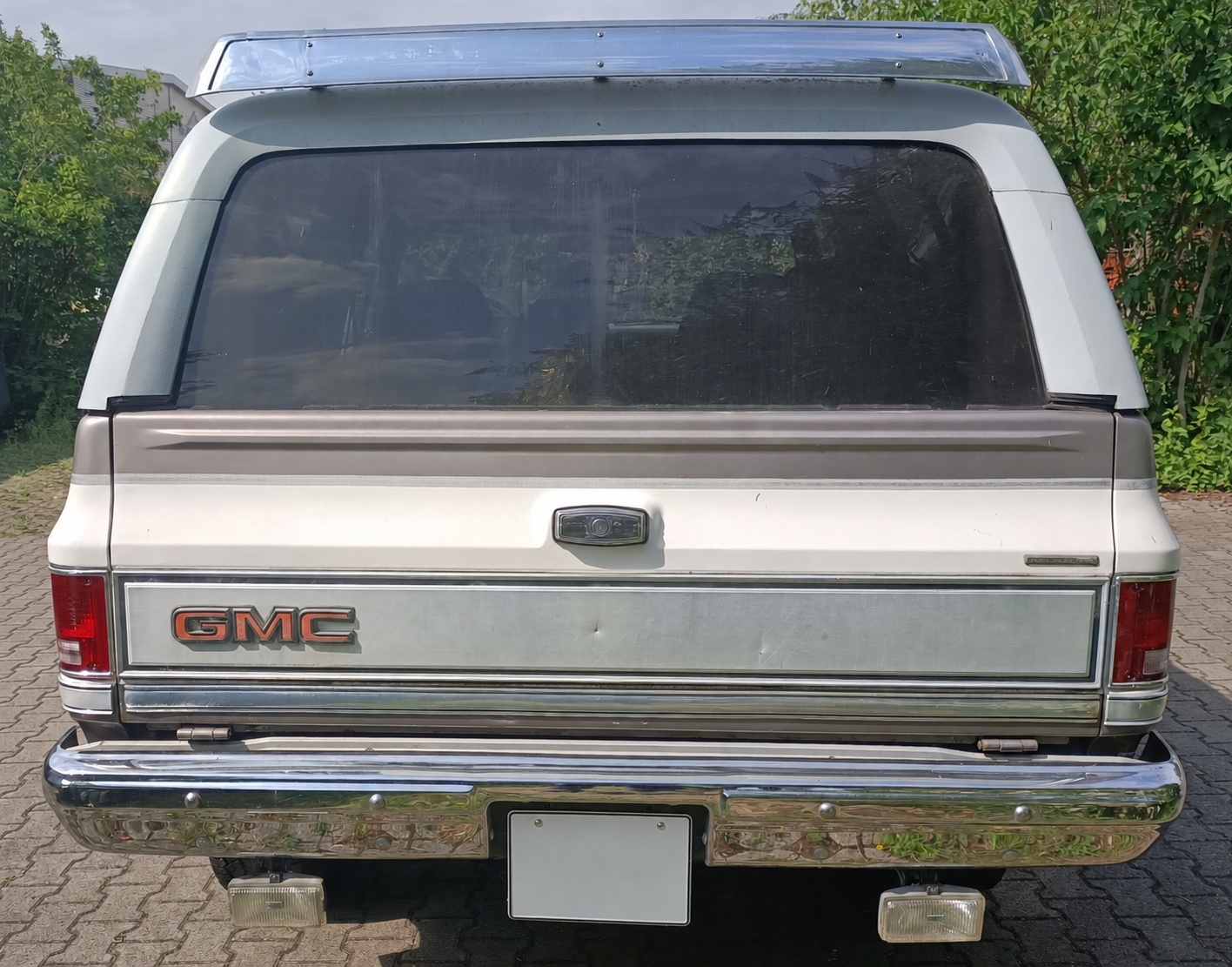 GMC Jimmy – Komplettlackierung: Ausgangszustand – Heck